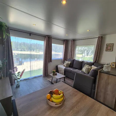 Holiday park Chalet Meerzicht 10 - Luxe 6-Pers Chalet Direct Aan Het Meer, Beschut Terras Nunspeet