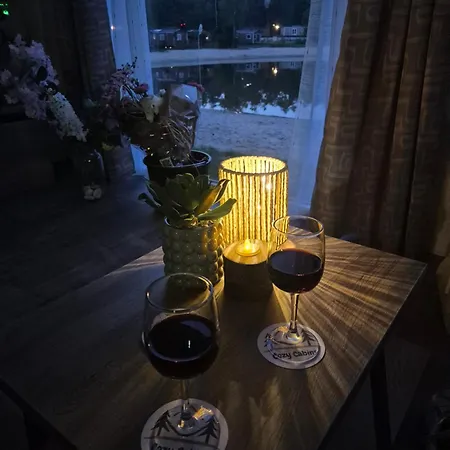 Chalet Meerzicht 10 - Luxe 6-Pers Chalet Direct Aan Het Meer, Beschut Terras Holiday park Nunspeet