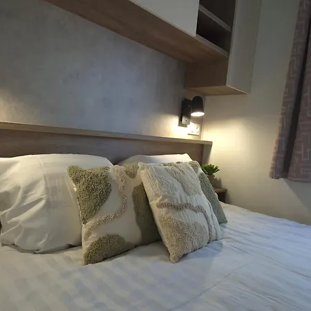 Chalet Meerzicht 10 - Luxe 6-Pers Chalet Direct Aan Het Meer, Beschut Terras Nunspeet