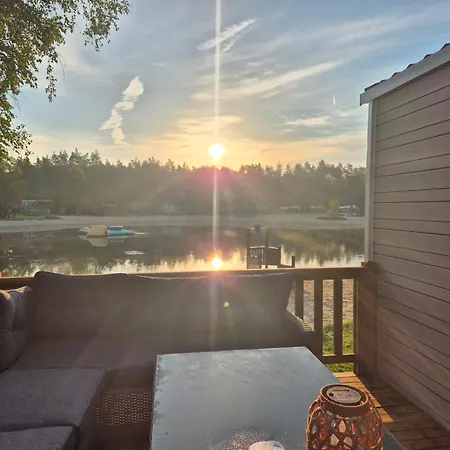 Chalet Meerzicht 10 - Luxe 6-Pers Chalet Direct Aan Het Meer, Beschut Terras Holiday park *
