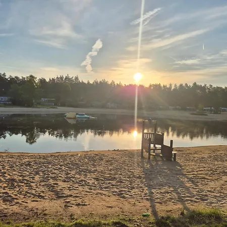 Chalet Meerzicht 10 - Luxe 6-Pers Chalet Direct Aan Het Meer, Beschut Terras Holiday park *