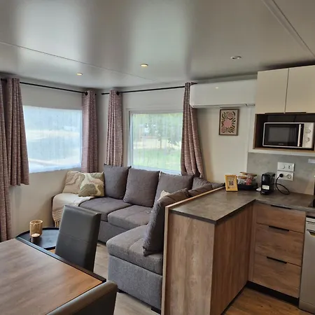 Holiday park Meerzicht 10 - Luxe 6-pers Direct Aan Het Meer, Beschut Terras